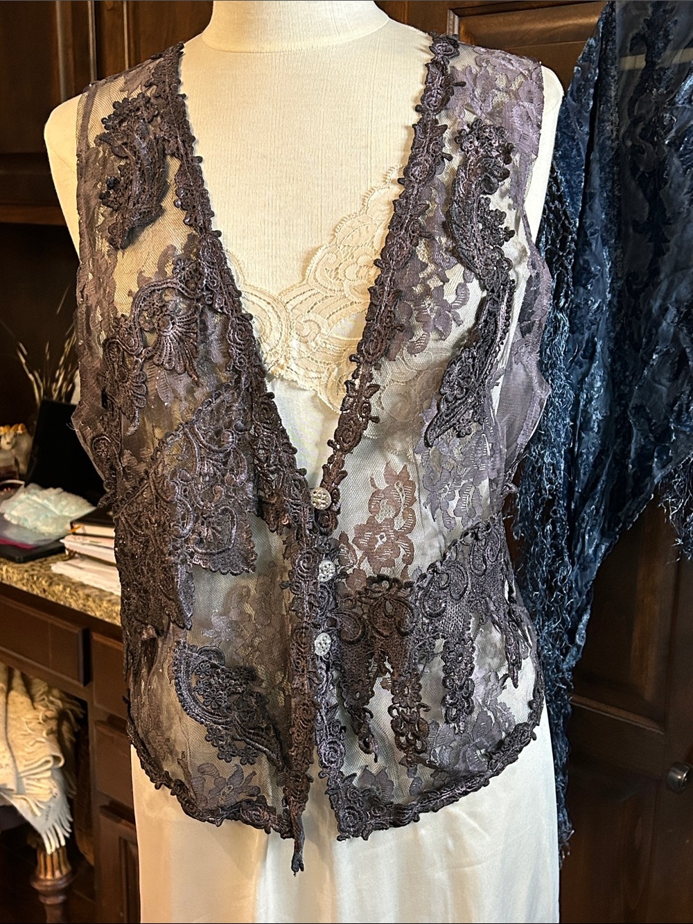 Pat Dahnke Sz L Lace Embroidered Appliqué Sleeveless Vest in Purple Gray